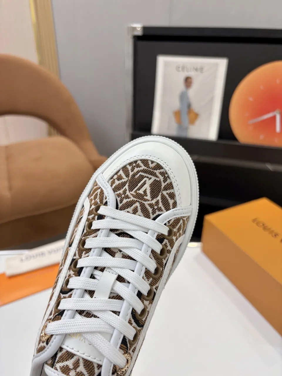 p580🐮🐮 LV couple skate shoes｜Classic jacquard, the ultimate code for a sweet outing! 👫** This pair of shoes is Louis Vuitton's love letter to fashionistas💌 - **classic presbyopic skate shoes**, the perfect choice for couples to go out on the street!  🔸 **Luxury details are a must-have**: Jacquard fabric  🔸 **So comfortable that you don’t want to take it off**: The sheepskin lining is skin-friendly and breathable, warm in autumn and winter without stuffing your feet, refreshing in spring and summer without being sticky, and you can wear it with a high-end feel in all seasons!  🔸 **Steady sense of security**: Non-slip rubber outsole, perfect grip, accompanying you through romantic streets.  **💑 Couple outfit inspiration**: ▪️ For boys, pair with leggings + baseball cap for a trendy street look!  ▪️ Girls can wear short skirts or shark pants, and the sweet and cool style is easy to choose~ **#Louis Vuitton #couple shoes #presbyopia classic** **👉 Click to collect and become the most fashionable CP in the circle of friends with him! ** Fabric: Imported cowhide/classic jacquard fabric Lining: Sheepskin lining Sole: Original rubber sole Size: Women’s size 35-42 (40/41/42 customized) Men’s size 39-45 (39.45 customized)